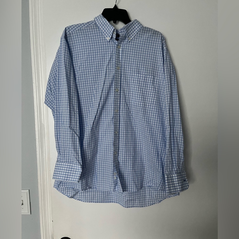 Izod Men's Blue Checkered Collard Button Up Shirt